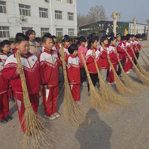 安平县程油子乡第一小学少先队“ 争做环保小卫士”活动