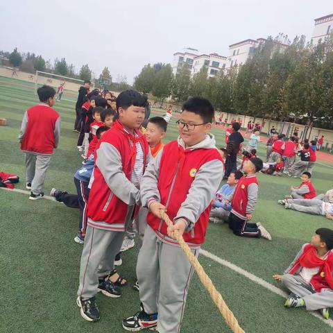 孩子们的活动,拔河比赛——2021年10月19日下午第三节体育课和6班比赛拔河