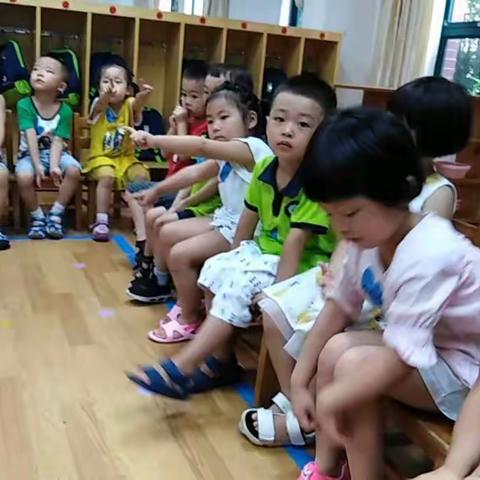 小三班开学一周乐，第三天幼儿园生活。