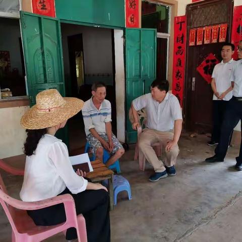 市人大常委会副主任 天涯区区委书记林有炽书记到抱前调研、走访贫困户