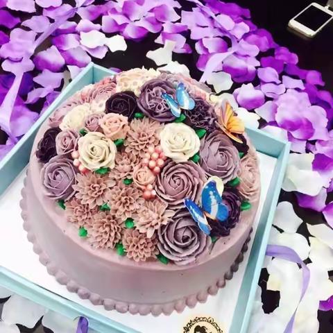 活跃在我朋友圈里的漂亮蛋糕