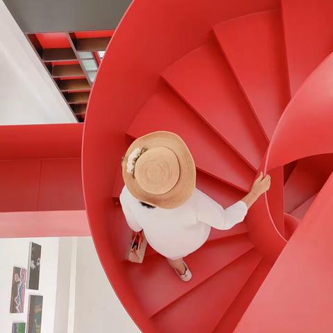 YOUNG美术馆，浸染的殷红