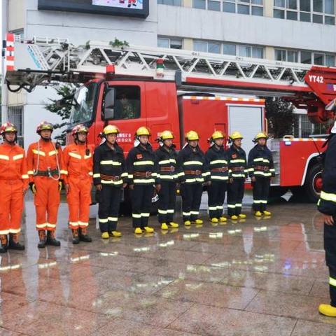 风里雨里，救护消防中心指战员在矿区中学等您……