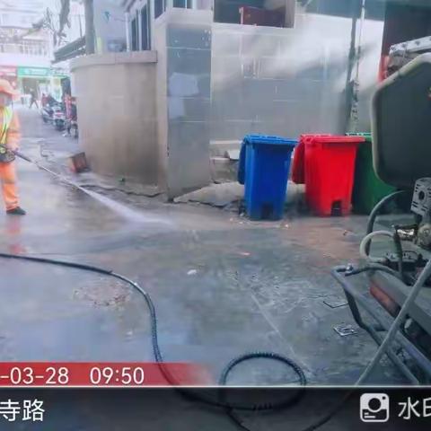 【莲湖环西】全力以赴配合创文工作，提升道路保洁质量。