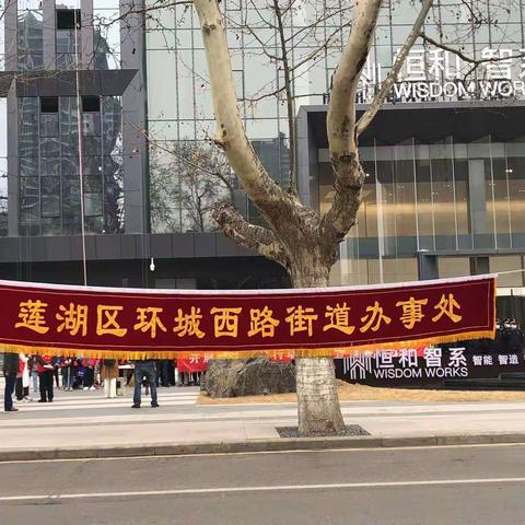 【莲湖·环西】积极开展大擦洗活动，提升环西道路保洁质量。