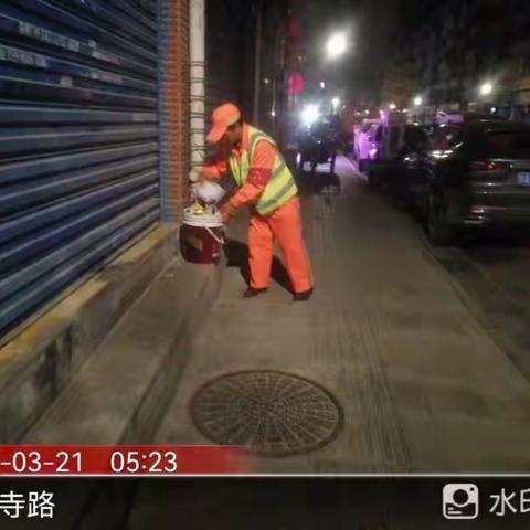 【莲湖·环西】从细节做起，扎实做好道路保洁工作。