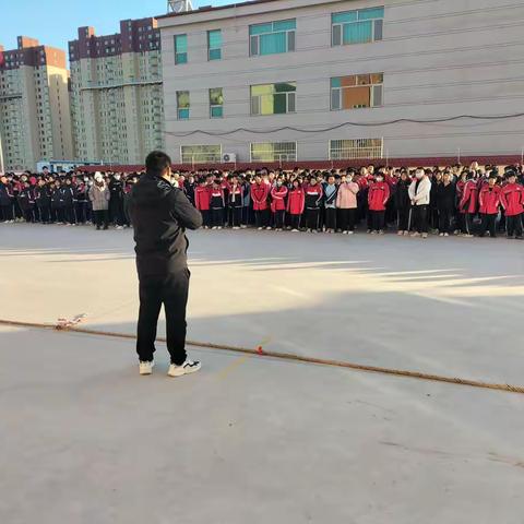 冬日暖阳意正浓，拔河比赛促团结——任丘市第四中学蔡村分校拔河比赛纪实