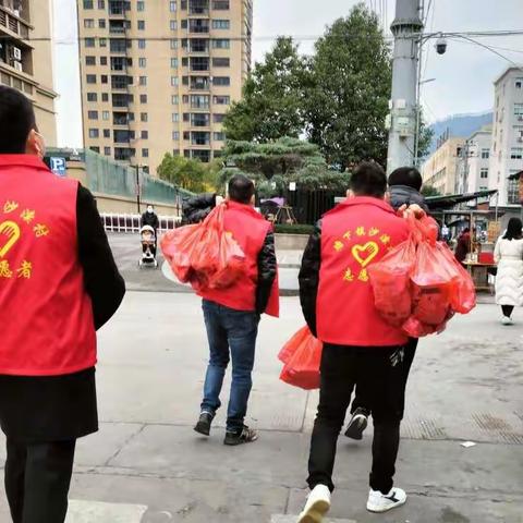 小小爱心包 .送出大温暖