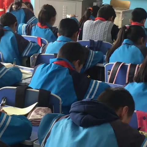 精彩书写 尽在笔下 ——西关小学四年级英语书写比赛活动