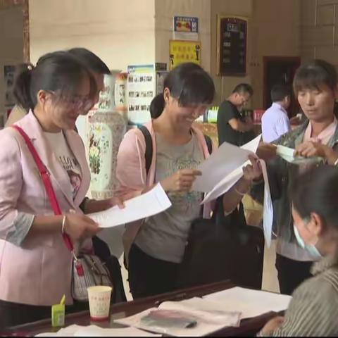 武定县第十七届人民代表大会第四次会议的人大代表今日报到