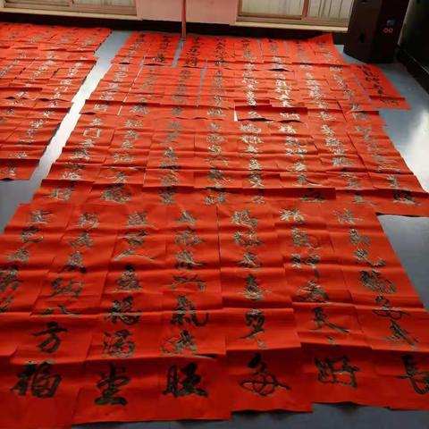 迎新春，写春联，翰墨飘香送祝福