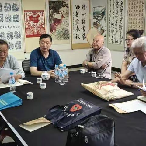 文登老年书画研究会区直一分会例行会议，传达区研究会第三届会长会议及三届会长一次会议相关内容及精神！