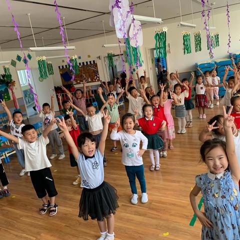 苏园丰景幼儿园                                            •大三班——“快乐起航”