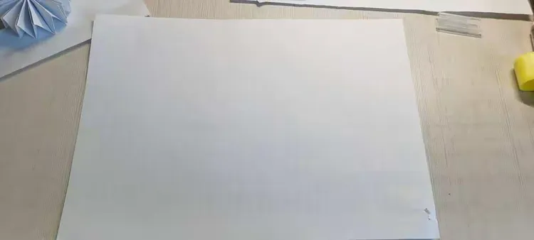 first of all，准备一张a4纸
