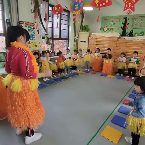 百花幼儿园小一班奥尔夫音乐活动《peng ga ou la fa ya》