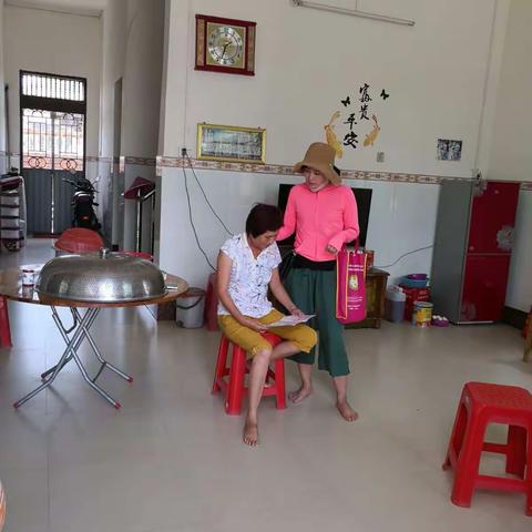 录家村委会宣传妇女常见病检查和“两癌”筛查