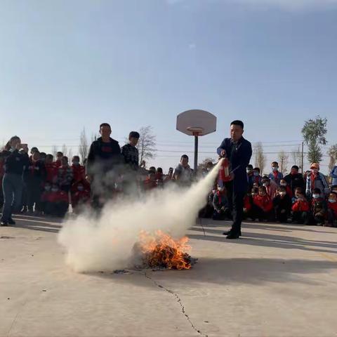 “消防安全谨记-生命之树长青”新庄集高口小学消防应急疏散演练活动纪实