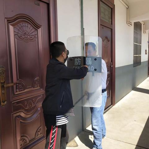 李后初中开展防恐防暴应急演练活动