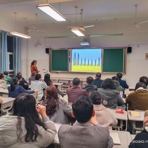 关山初度路犹长，策马扬鞭再奋蹄