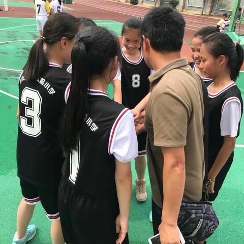 第二实验小学“多所小学蓝球比赛聚齐”