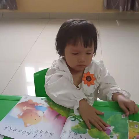 庆和幼儿园小《2》班✨时光匆匆不停留，友谊天长地久👫             一起玩🌸