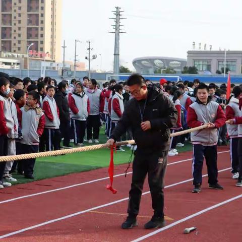 “拔河比赛促团结，凝心聚力展风采”----罗山县第四实验初级中学师生拔河比赛剪影