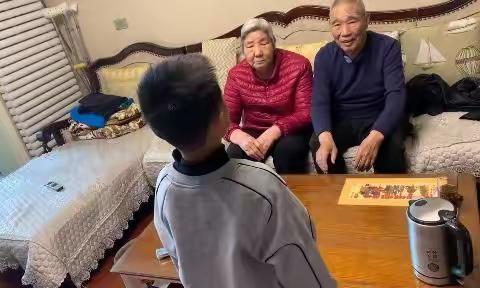 李小一一班    我给长辈拜新年