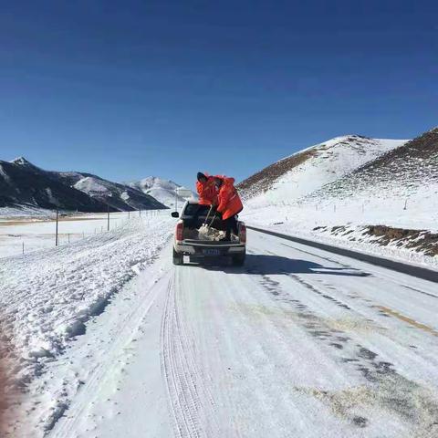 以雪为令    大武公路段全力以赴清雪除冰保畅通