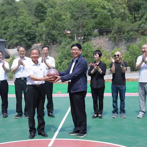 省委编办主任胡战坤调研指导南岭新村美丽乡村项目建设