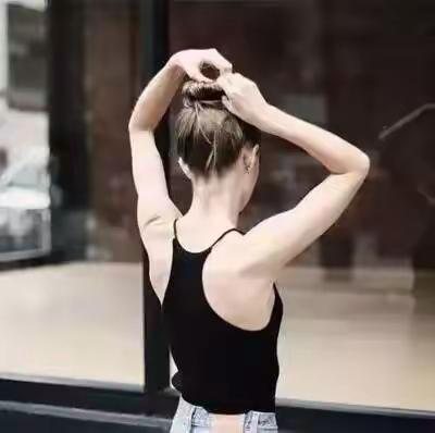 今天就跟大家一起来看看丸子头发型衣服该如何搭配。毕竟，整体LOOK好看才是真的美!
