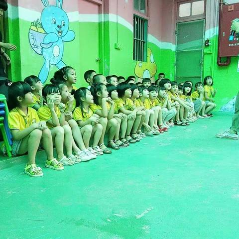 小燕子幼儿园学前班毕业啦！