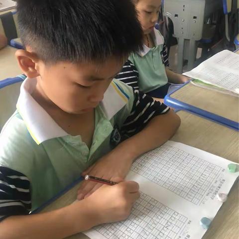 本周两次数字规范书写～简单的事情重复做，重复的事情坚持做。