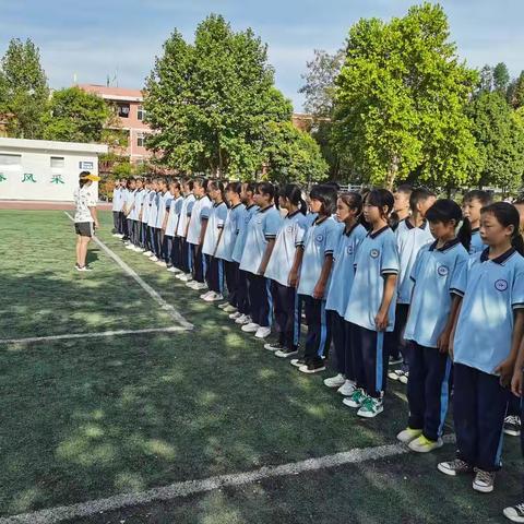 恰同学少年，风华正茂。——记仁怀市喜头中学队列队形训练和行为规范养成教育第二日。