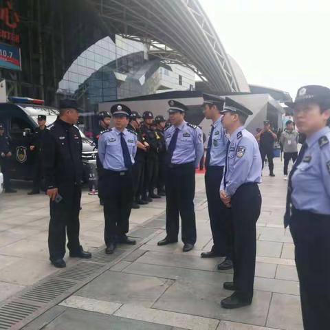 雁塔分局全力做好国庆车展安保执勤工作