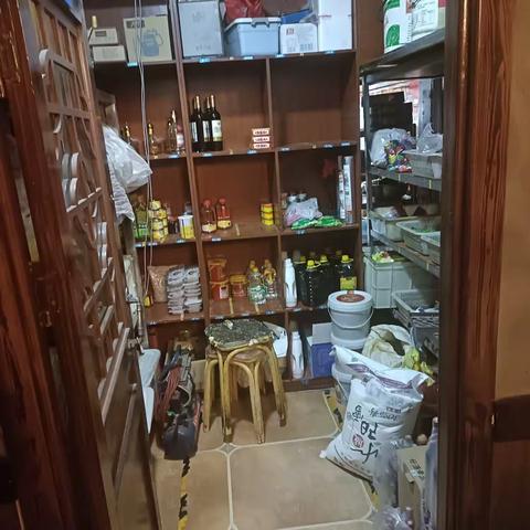 刘家大院铁锅居，2023-6-20-水电气已关闭，库房已收拾，车库已关闭后门已关闭