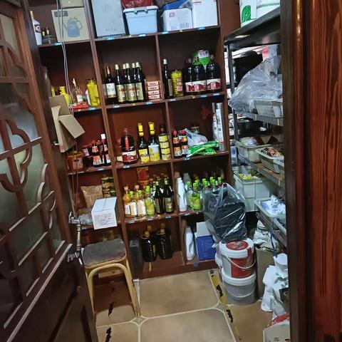 刘家大院铁锅居，2023-6-15-水电气已关闭，库房已收拾，车库已关闭后门已关闭