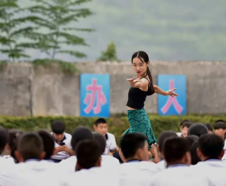 江维中学师生专业表演展示