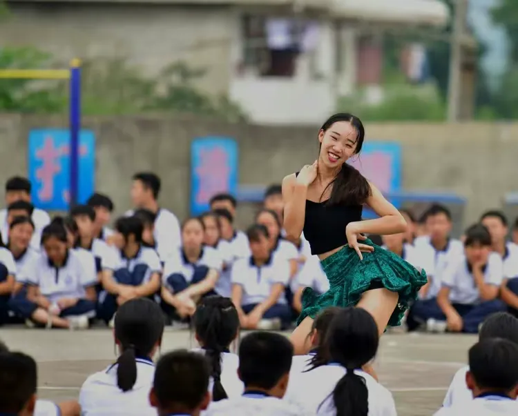 江维中学师生专业表演展示