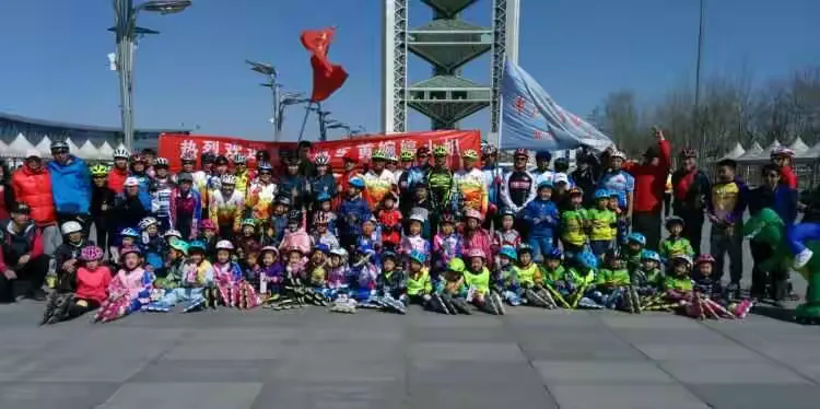 台湾世界轮滑冠军黄琬婷小姐莅临鸟巢轮滑广场。