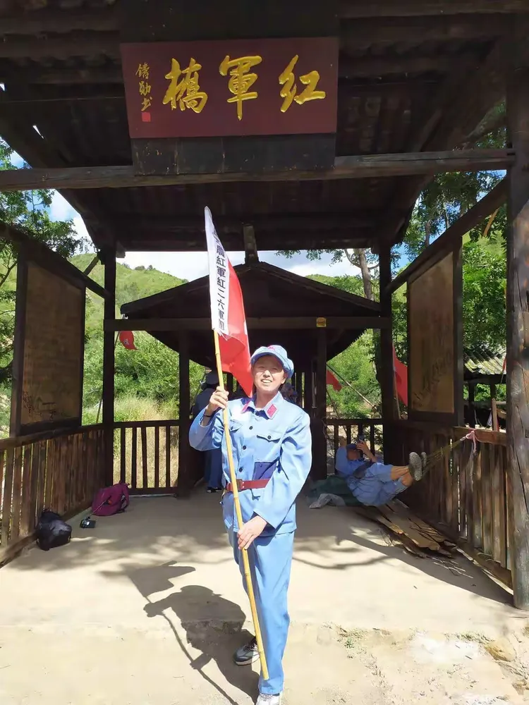 学习红军长征精神，重走长征之路。