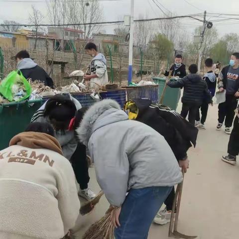 春风乍暖还寒 劳动情暖校园