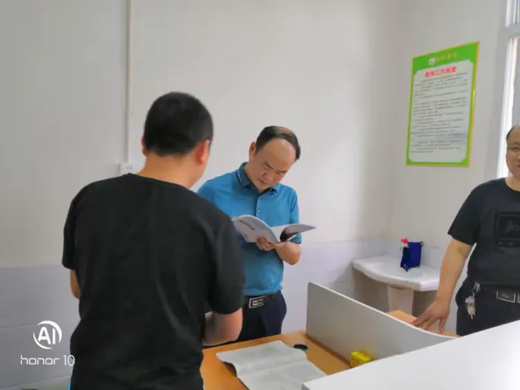 蓬溪县教体局局长邓涛深入高坪镇学校调研指导工作