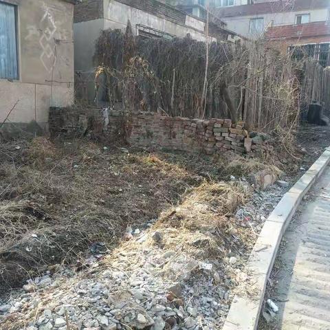 万新街道虎万路社区开展“捡拾白色垃圾、美化社区环境”公益活动