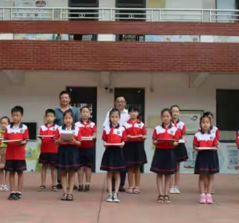 不忘昨夜风雨起，且以新颜赴今朝