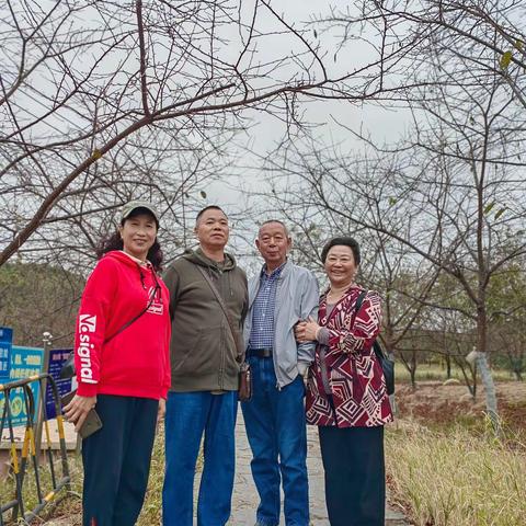 时间陪我们慢步人生，幸福陪我们春夏秋冬，把生活嚼的有滋有味，把日子过得甜甜蜜蜜，健康快乐每一天✌️✌️✌️