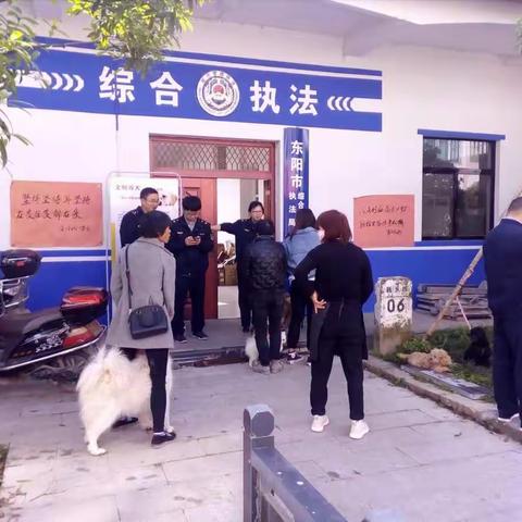 文明养犬秸秆整治两不误 虎鹿中队开展专项宣传