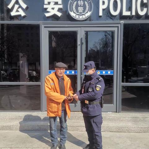 四小警务站做好人好事暖人心