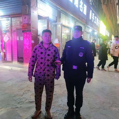 巡特警大队三中队民警帮助群众找回丢失手机