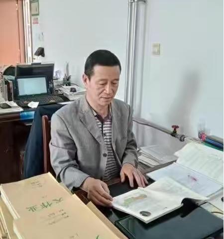 昌乐县红河镇中学|优秀教师事迹展播④坚守教育初心 履行教育担当--记昌乐县立德树人优秀教师张军