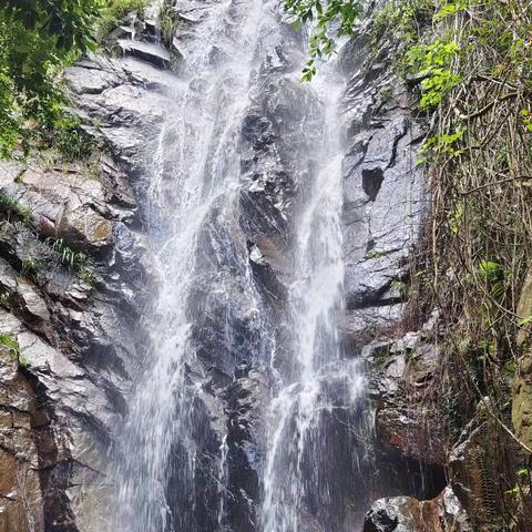 大岒山玩水欢乐景